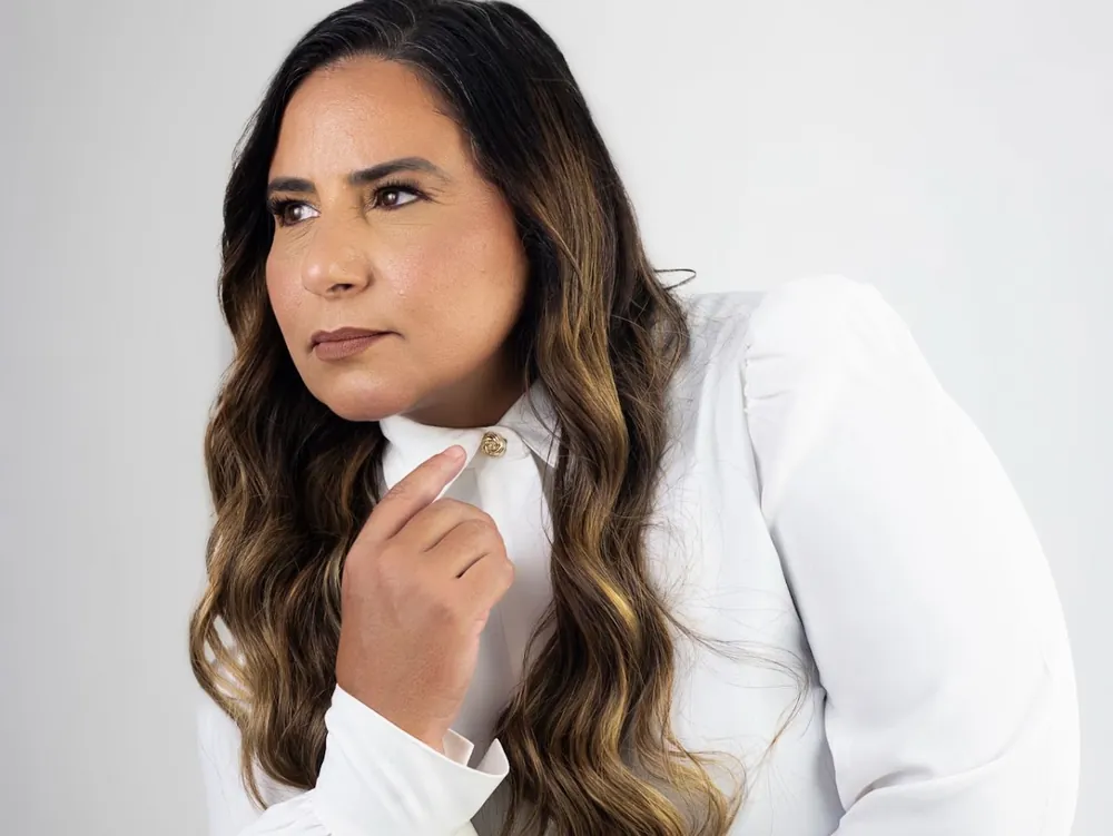 Retrato da Dra. Patrícia Croucillo de camisa branca